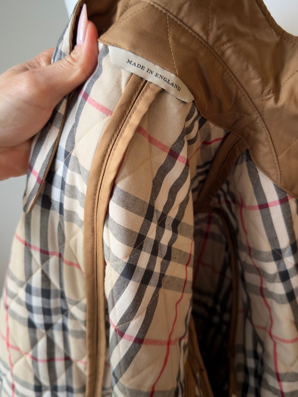 BURBERRY Quilted Brown Women's Jacket with Plaid Lining - Picture 5 of 5
